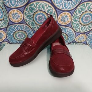 Cloudsteppers by Clarks Maroon Women's Loafers